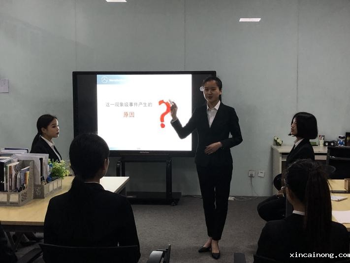 奔驰学员田贝代表小组陈述该事件发生的原因