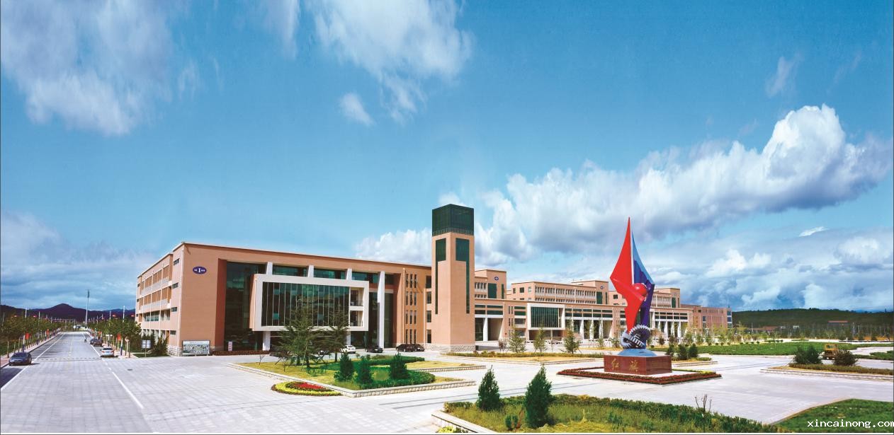 1.学院红旗广场